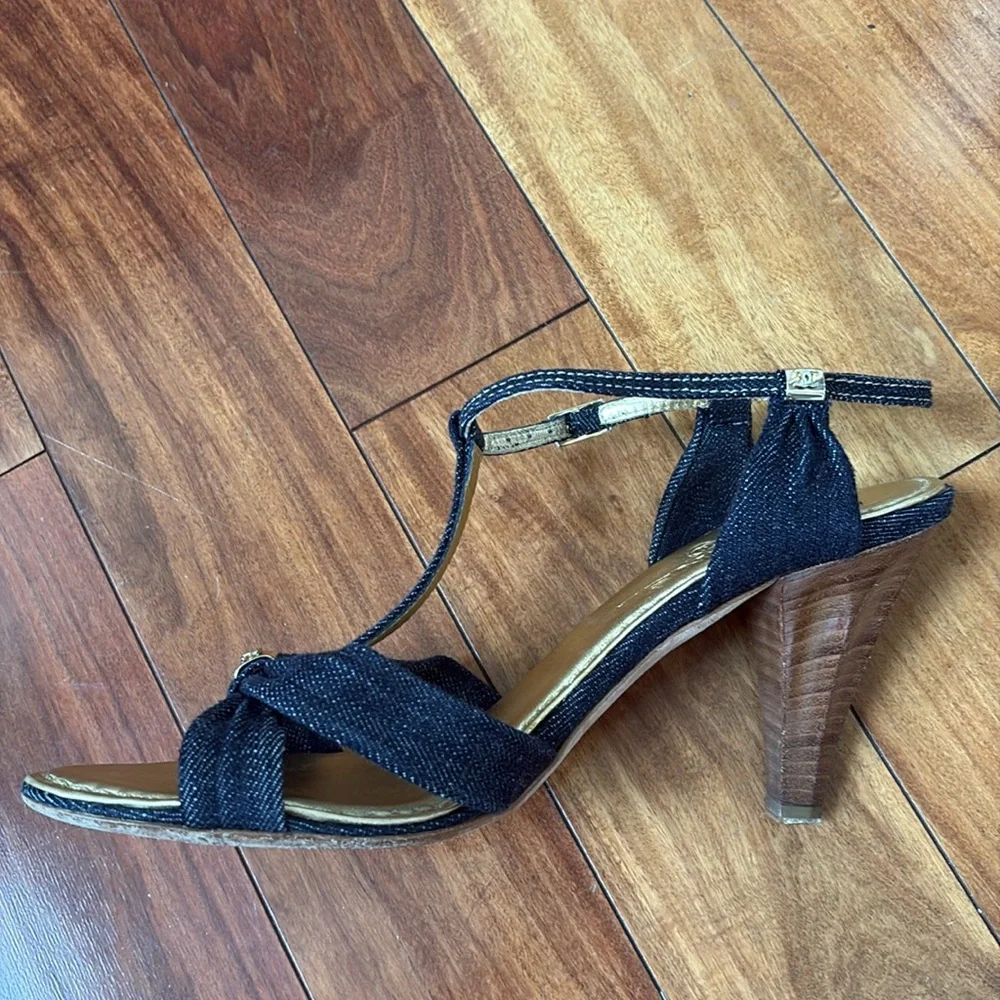 Authentic Chanel dark denim heels - Picture 4 of 9